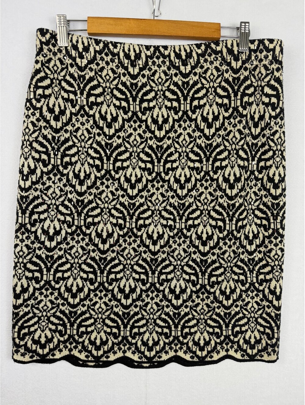 St. John Evening Skirt Size 12 Black Beige Knit Sequin Beaded Pencil Skirt